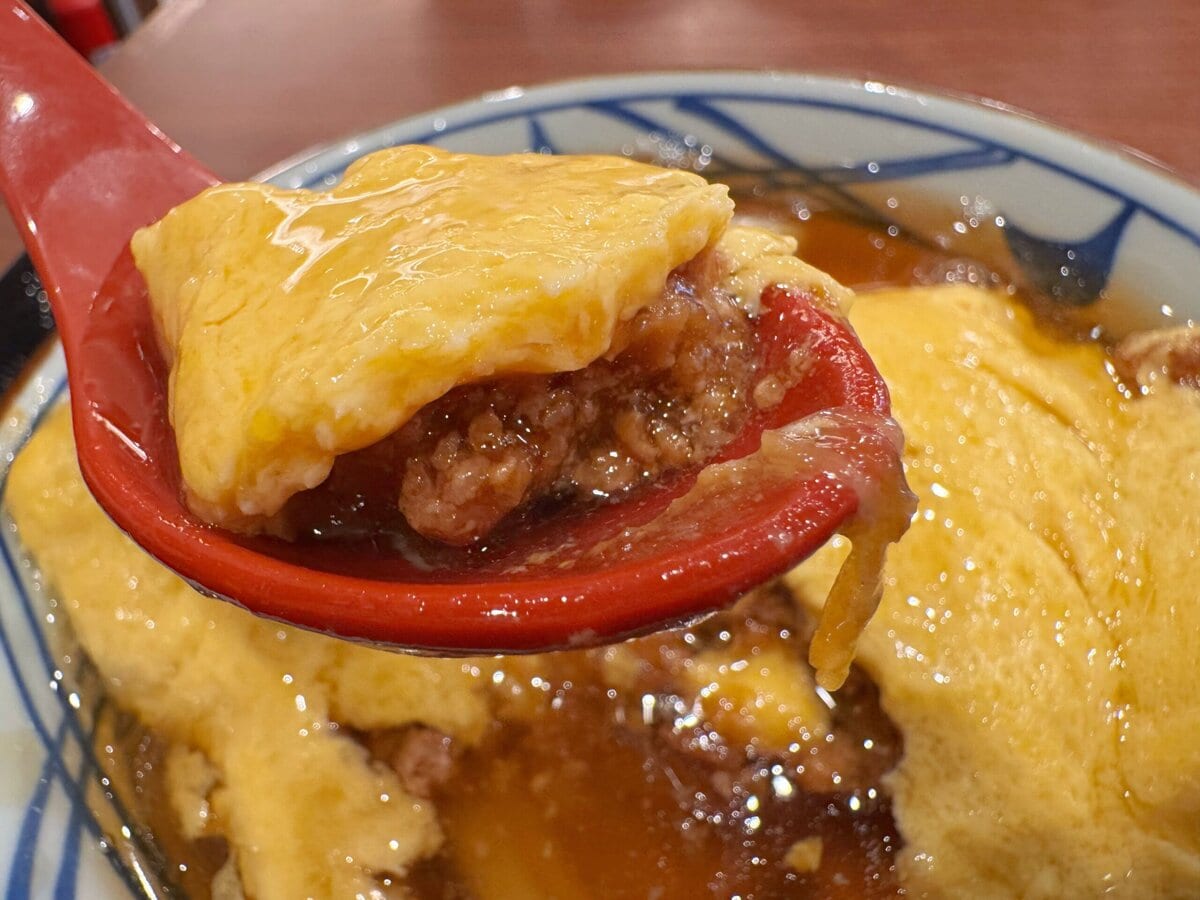 優しい玉子と濃いめの合わせそぼろのバランスが絶妙