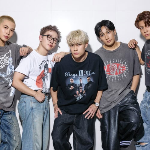 THE JET BOY BANGERZのYUHIさん、AERONさん、SHOWさん、HINATAさん、SHIGETORAさんが、大切にしているTシャツに込められたストーリーを語ってくれた。