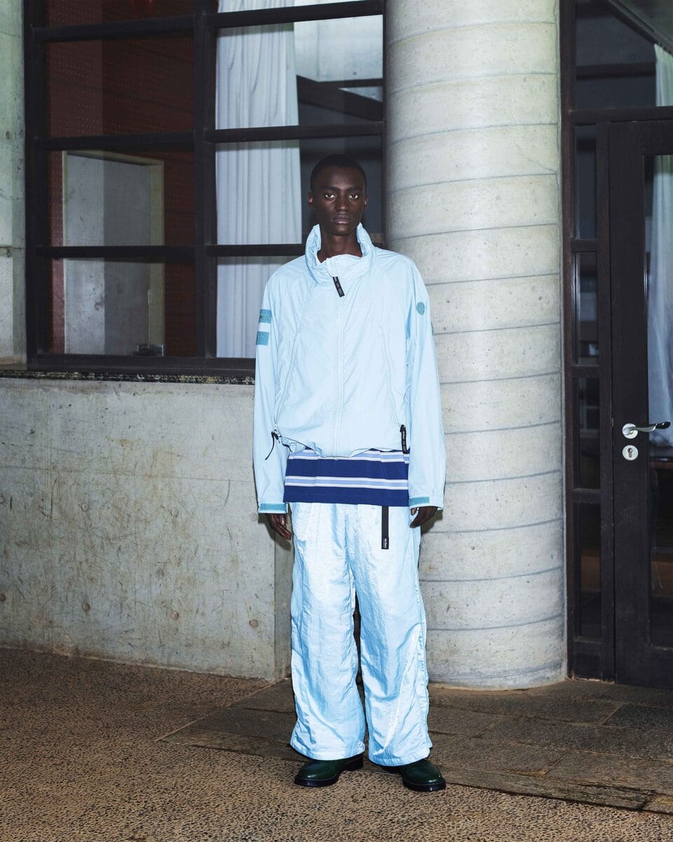 前回のコラボレーションで高い評価を得た同型モデルをベースに、春夏に欠かせないTシャツを加え、春夏シーズンに適応した仕様へアップデート。