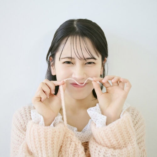 1st写真集『うたかた』を発売した野中ここな