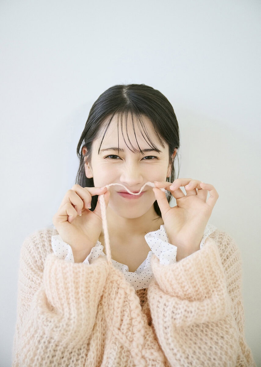 1st写真集『うたかた』を発売した野中ここな