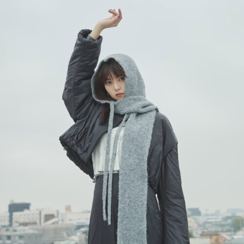 齋藤飛鳥が着こなすAMOMENTO［アモーメント］のアウター