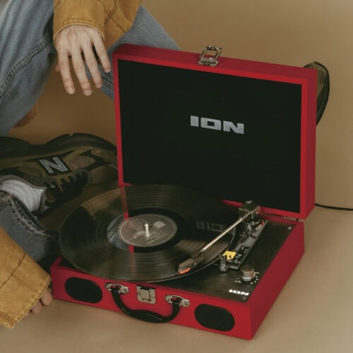 好きなレコードを好きな場所で気軽に楽しめるVinyl Transport［ION AUDIO］