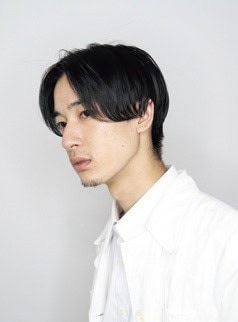 CiiK代表・美容師の宮永えいとさんのポーチと中身