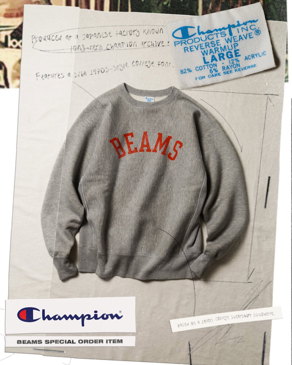 1960年代後期、アメリカの消防法を背景に、コットン100%の裏起毛素材に代わり、ポリエステルやアクリル、レーヨンといった化学繊維を用いたスウェットが誕生。 本作は、その流れを受けた1970年代後期に使用されていたアクリル混の「REVERSE WEAVE®」を復刻したシリーズのクルーネックスウェットシャツをベースに採用。