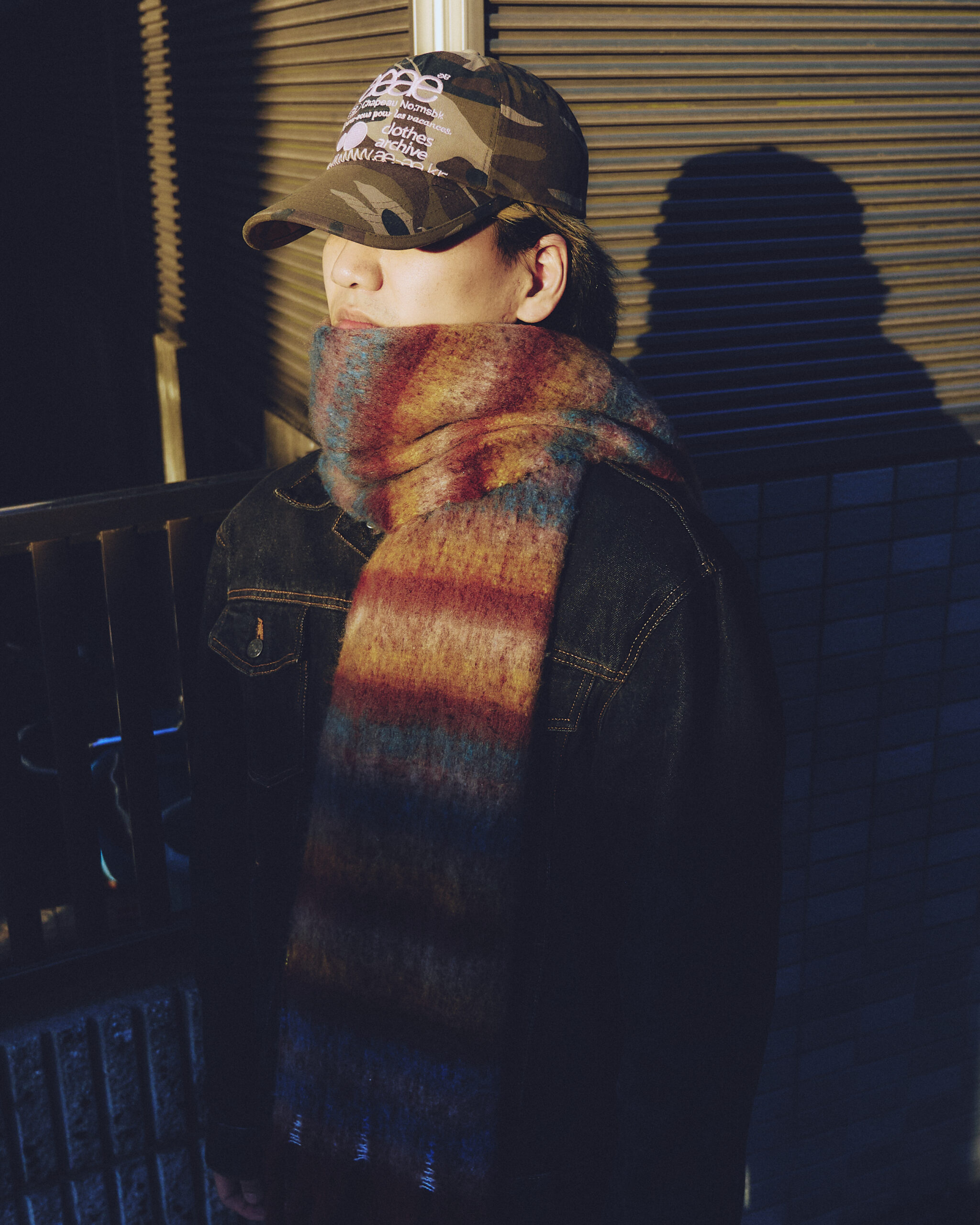 【スナップ】モノトーンになりがちな冬はマフラーの巻き方で“面積”を出す工夫を