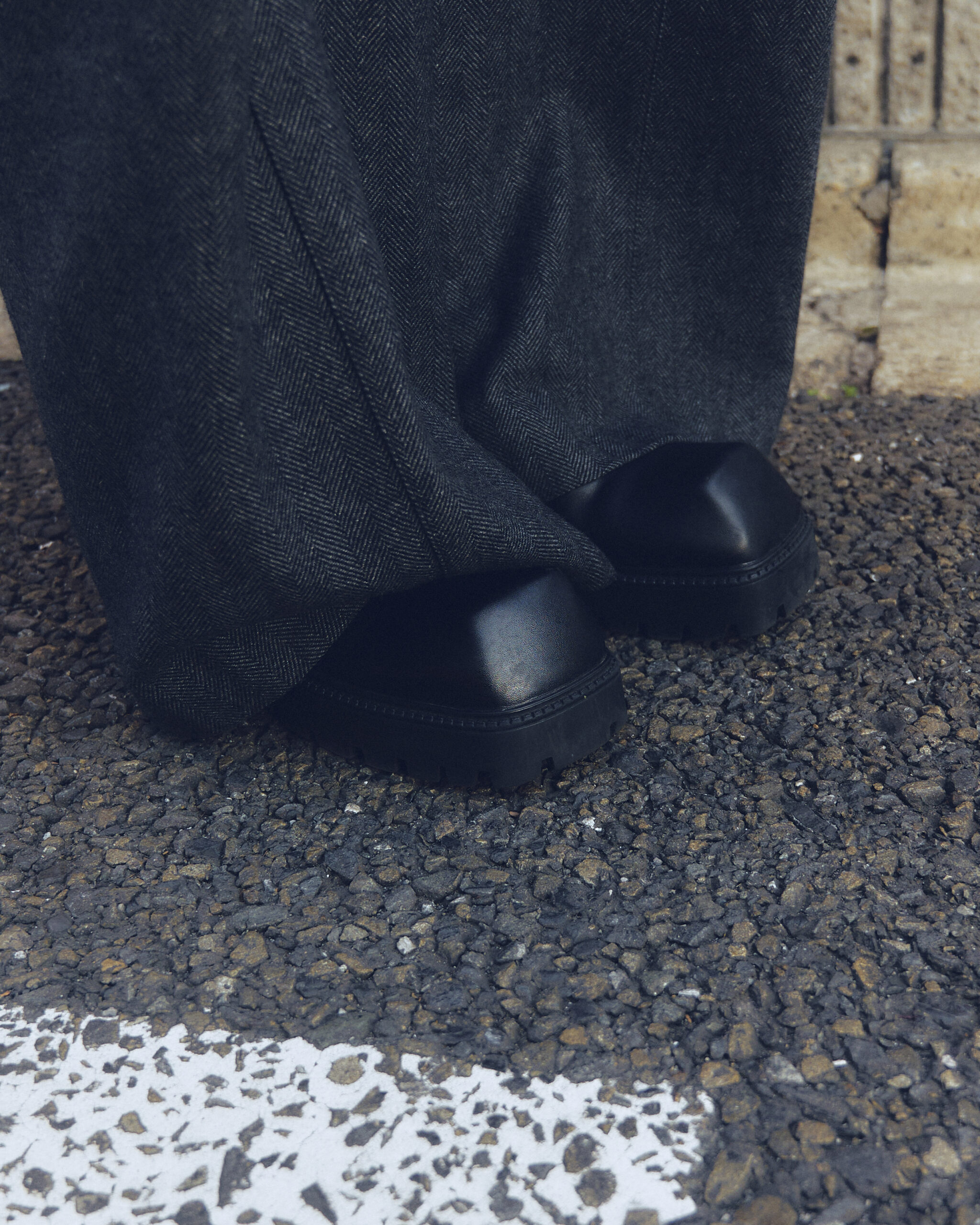 【スナップ】モノトーンになりがちな冬はマフラーの巻き方で“面積”を出す工夫を