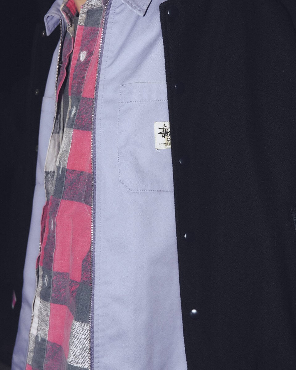 【スナップ】着こなしポイントは「腰パン」…野暮ったくならないシャツ重ねにも注目