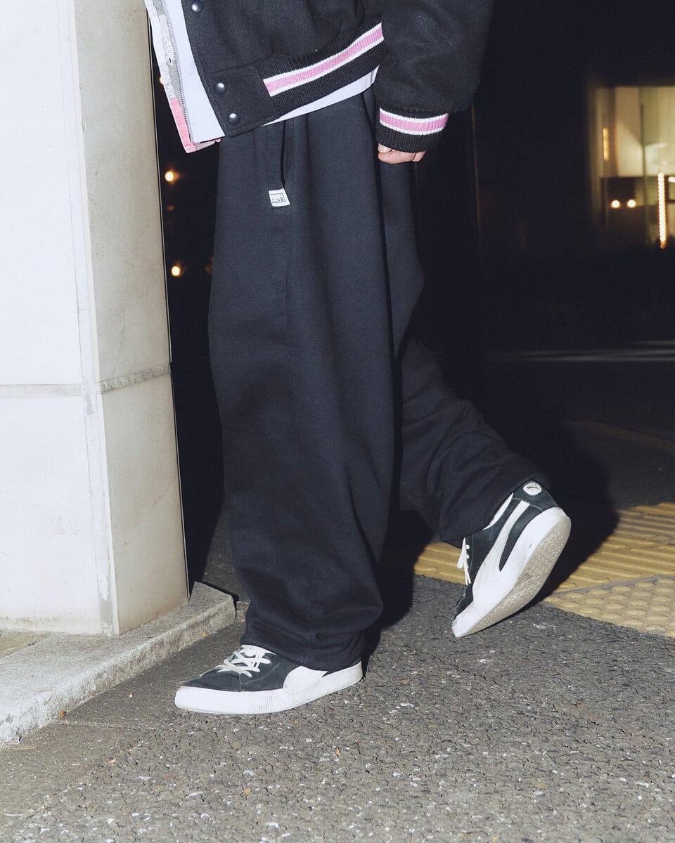 【スナップ】着こなしポイントは「腰パン」…野暮ったくならないシャツ重ねにも注目