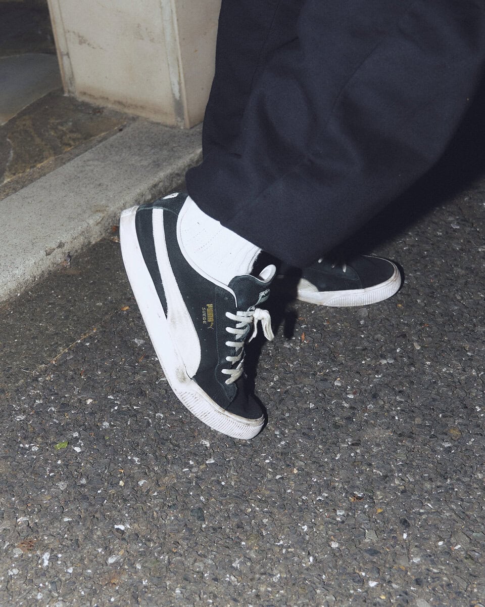 【スナップ】着こなしポイントは「腰パン」…野暮ったくならないシャツ重ねにも注目