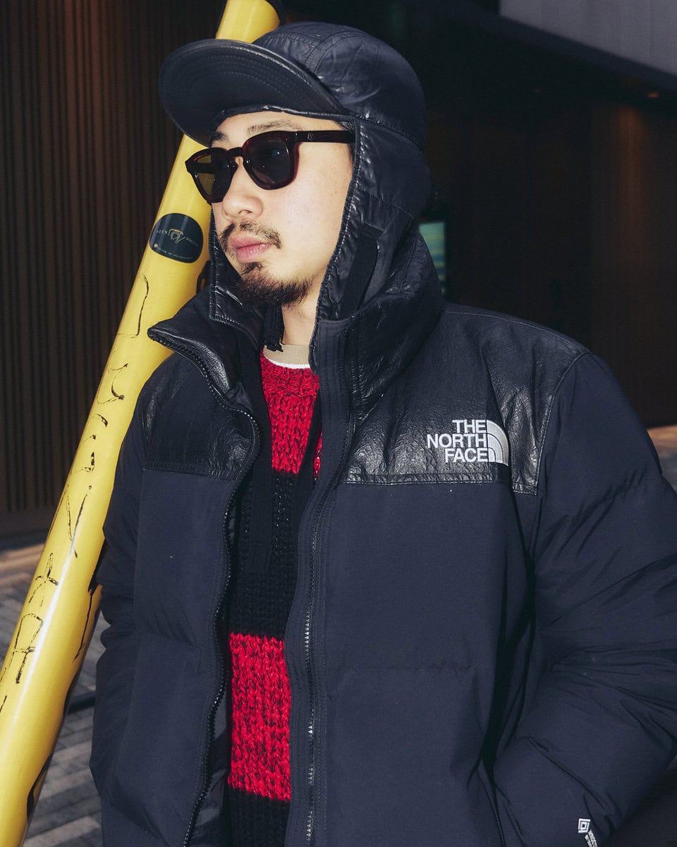 【スナップ】ザ・ノース・フェイスのダウンを“普通に着ない”ために色物のニットを覗かせる