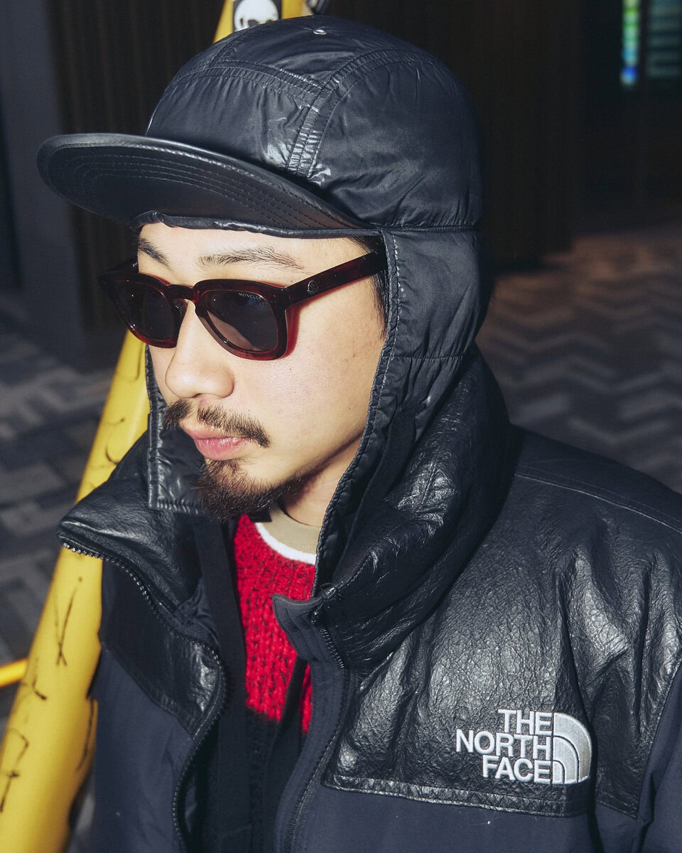 【スナップ】ザ・ノース・フェイスのダウンを“普通に着ない”ために色物のニットを覗かせる