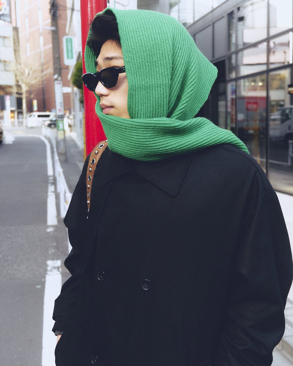 【スナップ】シンプルな王道コーデに1色加えることで印象がらり一変