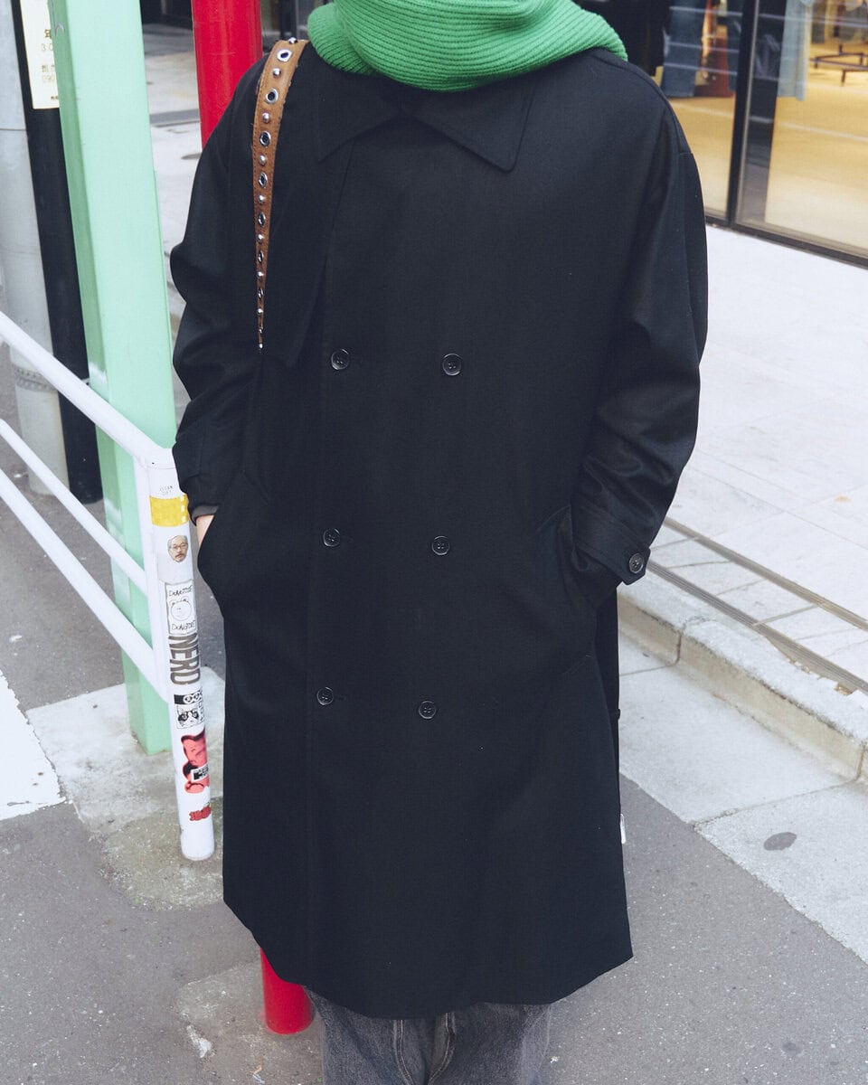 【スナップ】シンプルな王道コーデに1色加えることで印象がらり一変