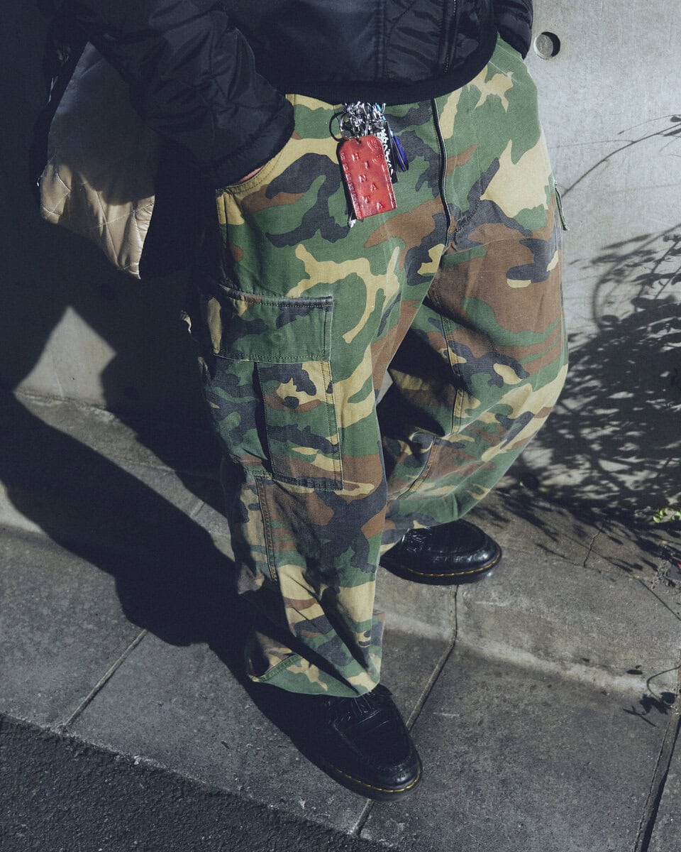 【スナップ】迷彩パンツも“マイサイズ”で穿くことでキレイめな印象に