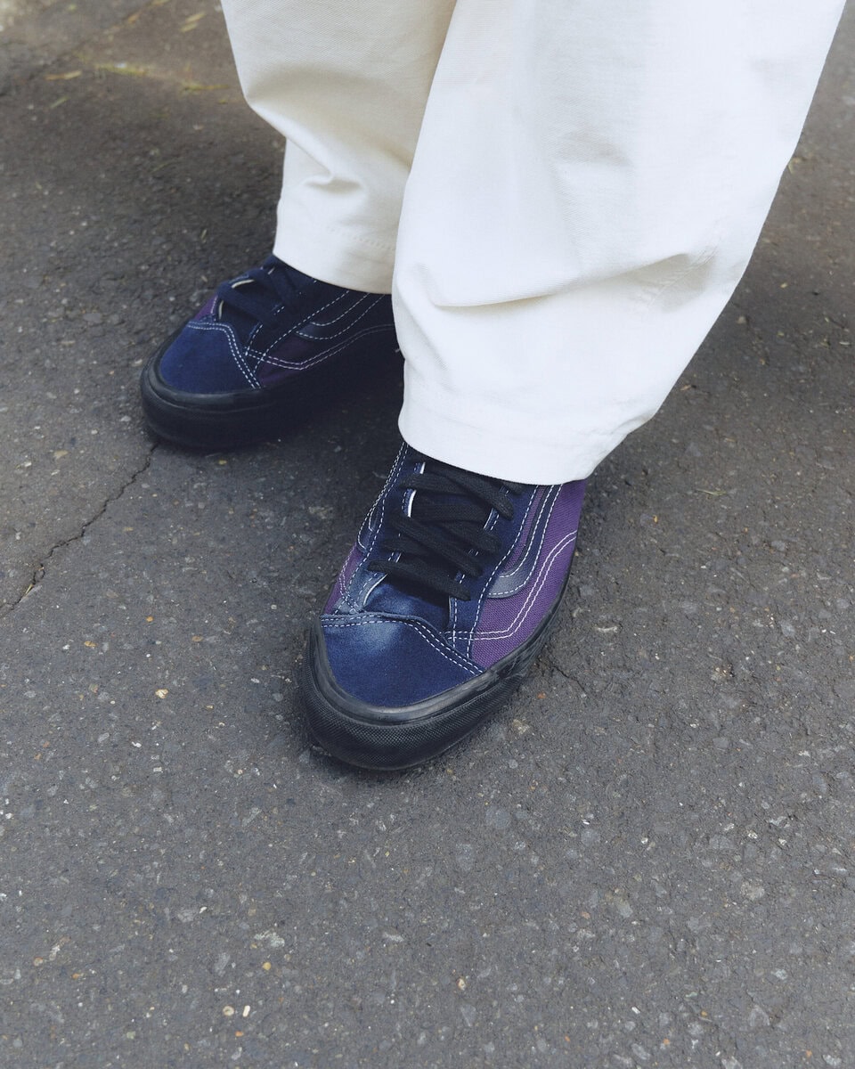 【スナップ】アウターの前を少し開けて挿し色の黄色をチラ見せ!加えて白パンツで抜け感を