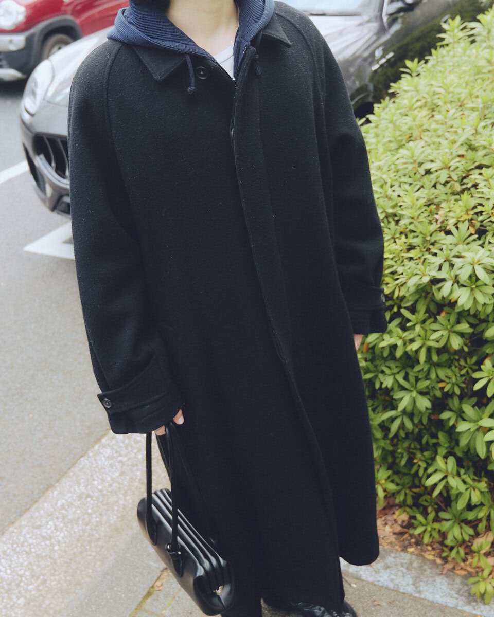 【スナップ】買い物で歩く日はスニーカーが一番!を体現したシックな古着コーデ