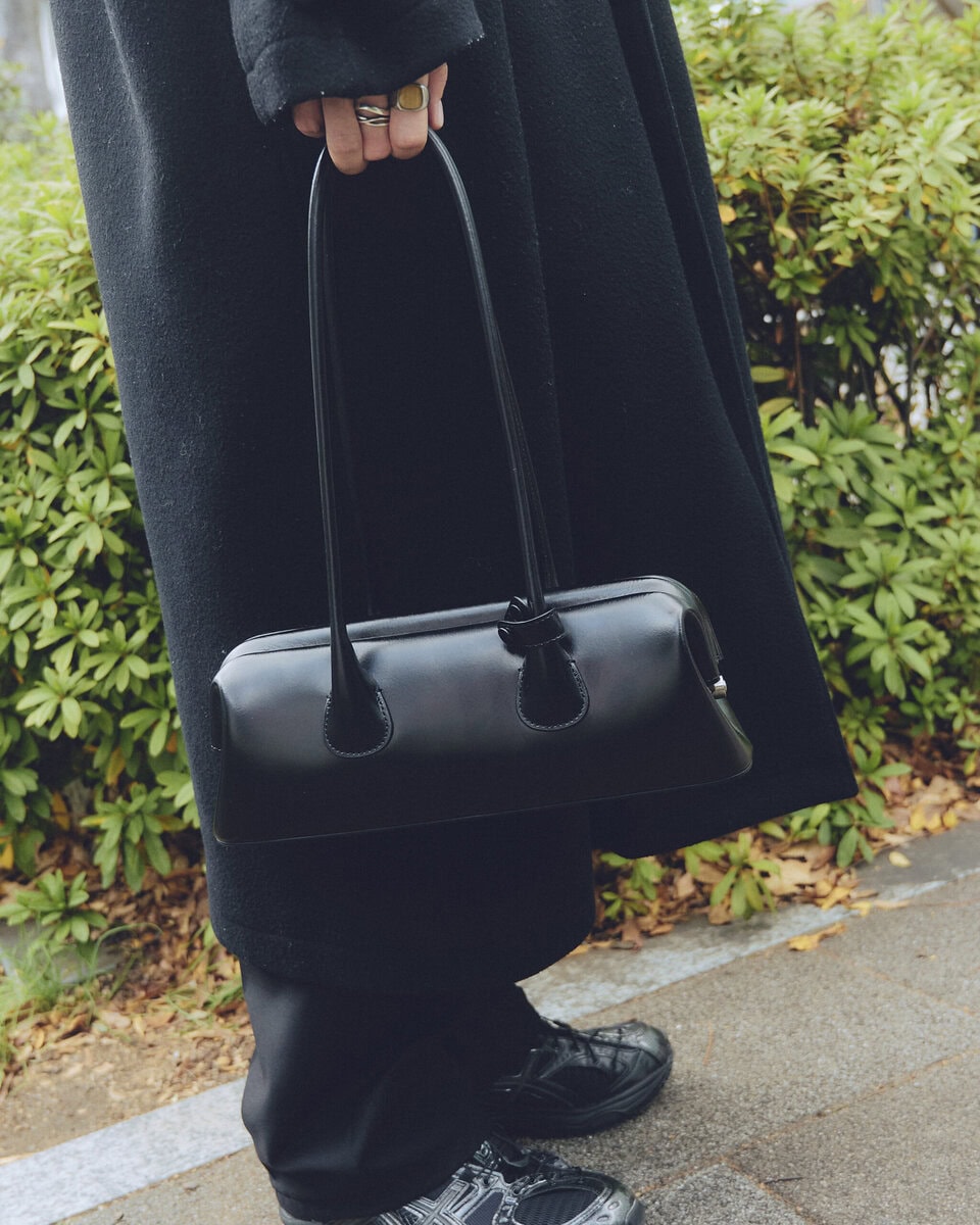 【スナップ】買い物で歩く日はスニーカーが一番!を体現したシックな古着コーデ