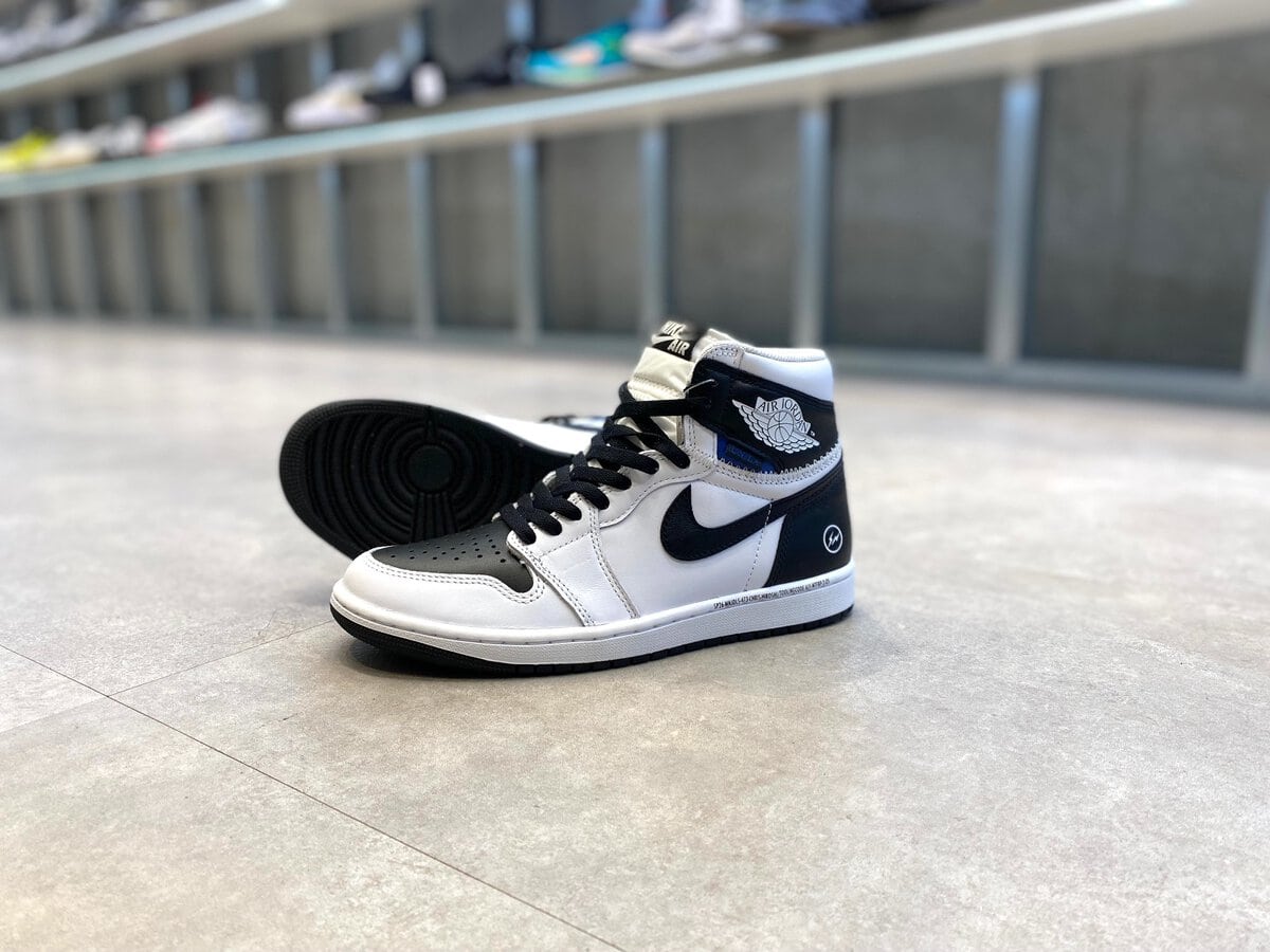 fragment design × UNION × Nike(フラグメントデザイン × ユニオン × ナイキ)のエアジョーダン1 レトロ ハイ OG "ブラック/ホワイト")