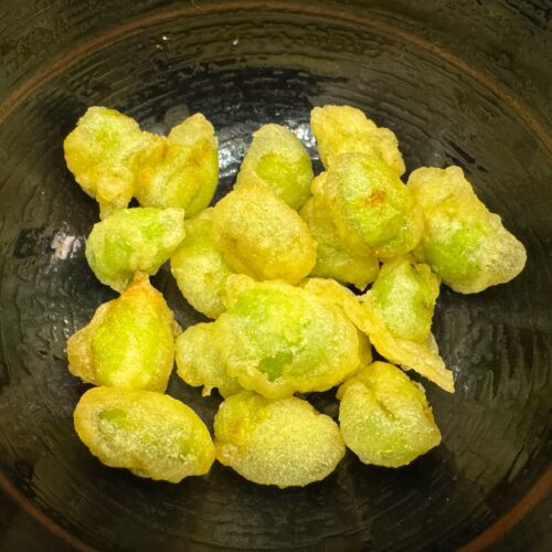 薄い衣をまとったサクサクと軽い食感