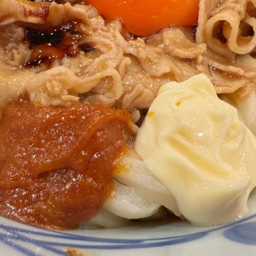 サイドに添えてあるのは、辛味噌とマヨネーズ