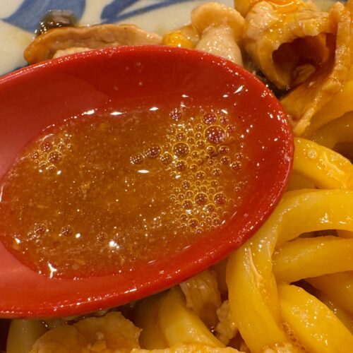 だしの旨みをしっかりと感じるコク深い味わいの特製甘辛醤油ダレ