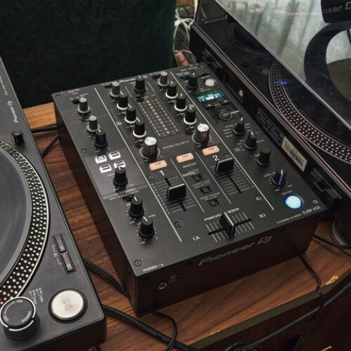 DJ、モデル・矢部ユウナのベストバイ PioneerのDJM-450