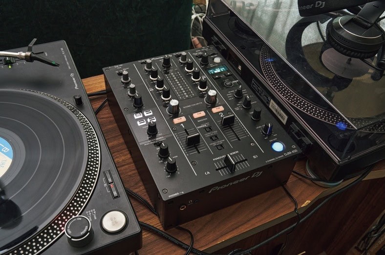 DJ、モデル・矢部ユウナのベストバイ PioneerのDJM-450