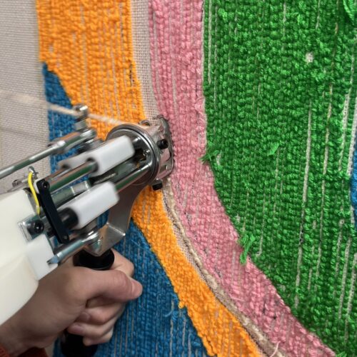 スマホを置いて「無」になる4時間。Z世代の間でタフティングが流行している“納得の理由”を徹底解説