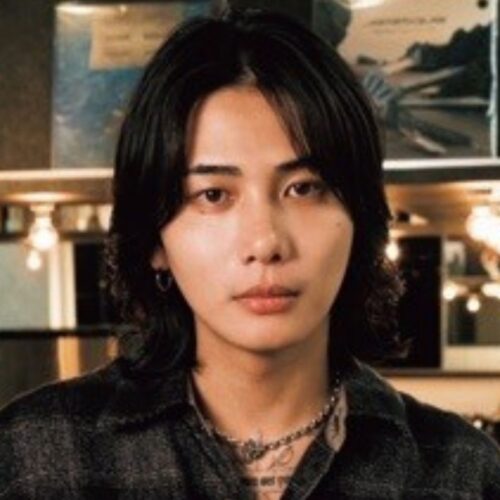 売上ナンバーワン美容師のポーチの中身を大公開!渋谷の人気サロン代表が持ち歩く名品10選