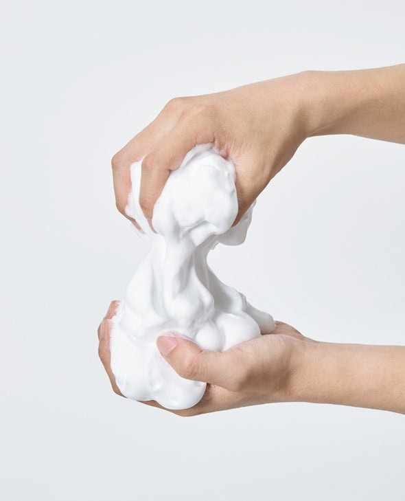 ナレッジ フォーミングホイップ は、もこもこボリューミーな
炭酸泡が肌に密着!