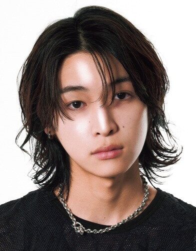 今っぽ髪の必須条件 “シースルーバング×ミディアムヘア”