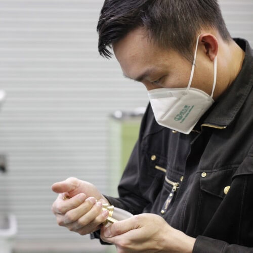 精密切削加工を得意とするSAKAKI Gearが、高度な技術力と生産ラ インを使って、手作りに近い作業でひとつひとつ丁寧に生産する 「Made in Japan」の製品です。