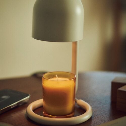 火を使わないのにちゃんと香る優秀「キャンドルウォーマー」!アプリで香りや明るさも調整できる優れもの