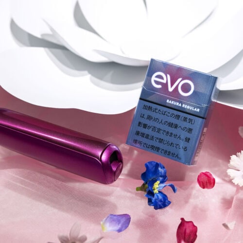 「プルーム・オーラ・スターターキット・フューシャフレア」は3月17日より、CLUB JTオンラインショップ、Ploom Shop、Ploom STANDを始め、全国のコンビニエンスストア及び一部たばこ販売店等にて数量限定発売。