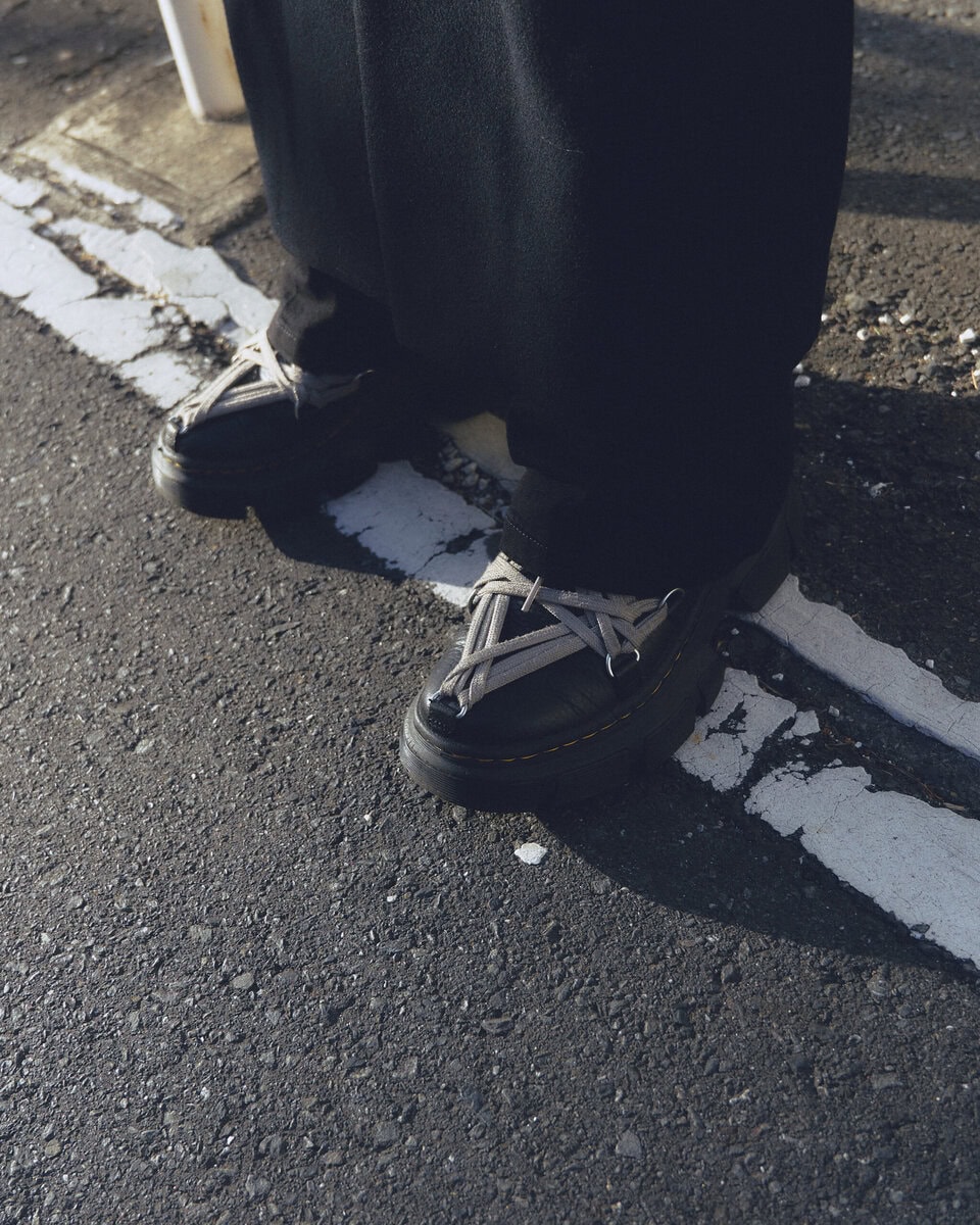 【スナップ】モードなアイテム選びとカラー選びに、ストレートなラインを意識して