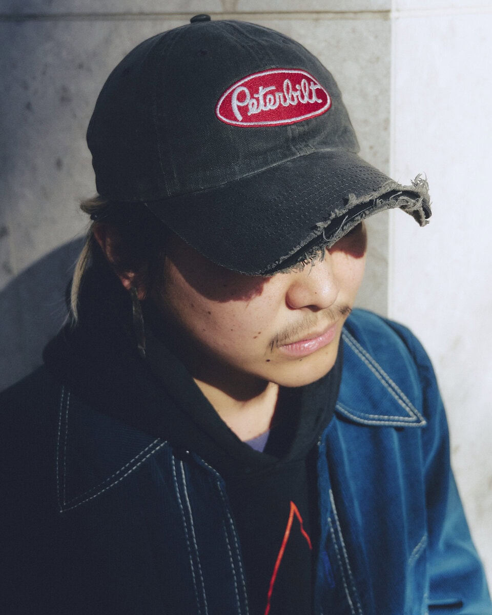 【スナップ】主張の強すぎない挿し色を随所に効かせた上級者コーデ