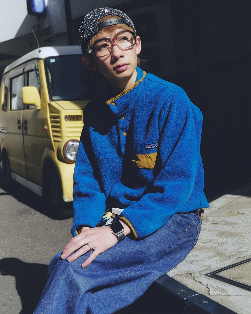 【スナップ】休日散歩スタイルはフリース&デニムと青系統でまとめて