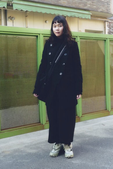 【スナップ】モードライクに黒でまとめて足元のみ色みを入れる