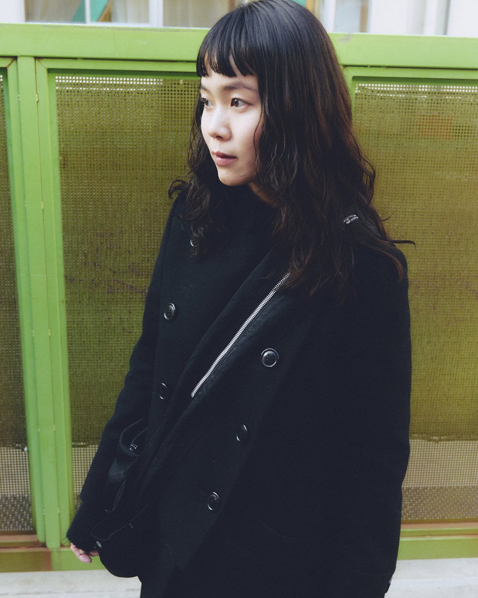 【スナップ】モードライクに黒でまとめて足元のみ色みを入れる