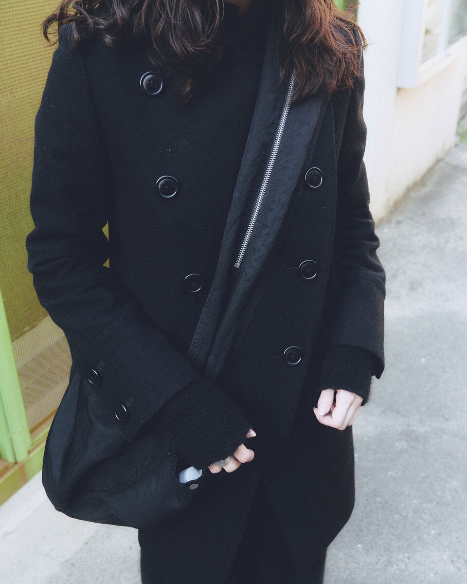 【スナップ】モードライクに黒でまとめて足元のみ色みを入れる