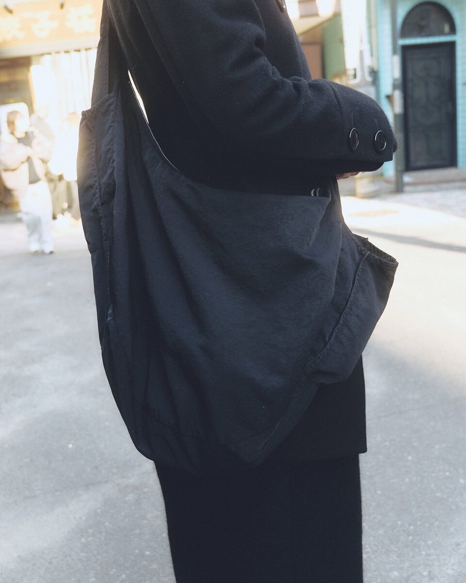 【スナップ】モードライクに黒でまとめて足元のみ色みを入れる