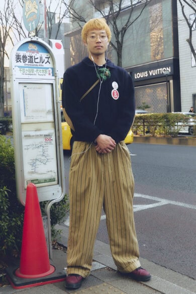 【スナップ】天気がいい日は明るいカラーを足元に入れるというライフハック