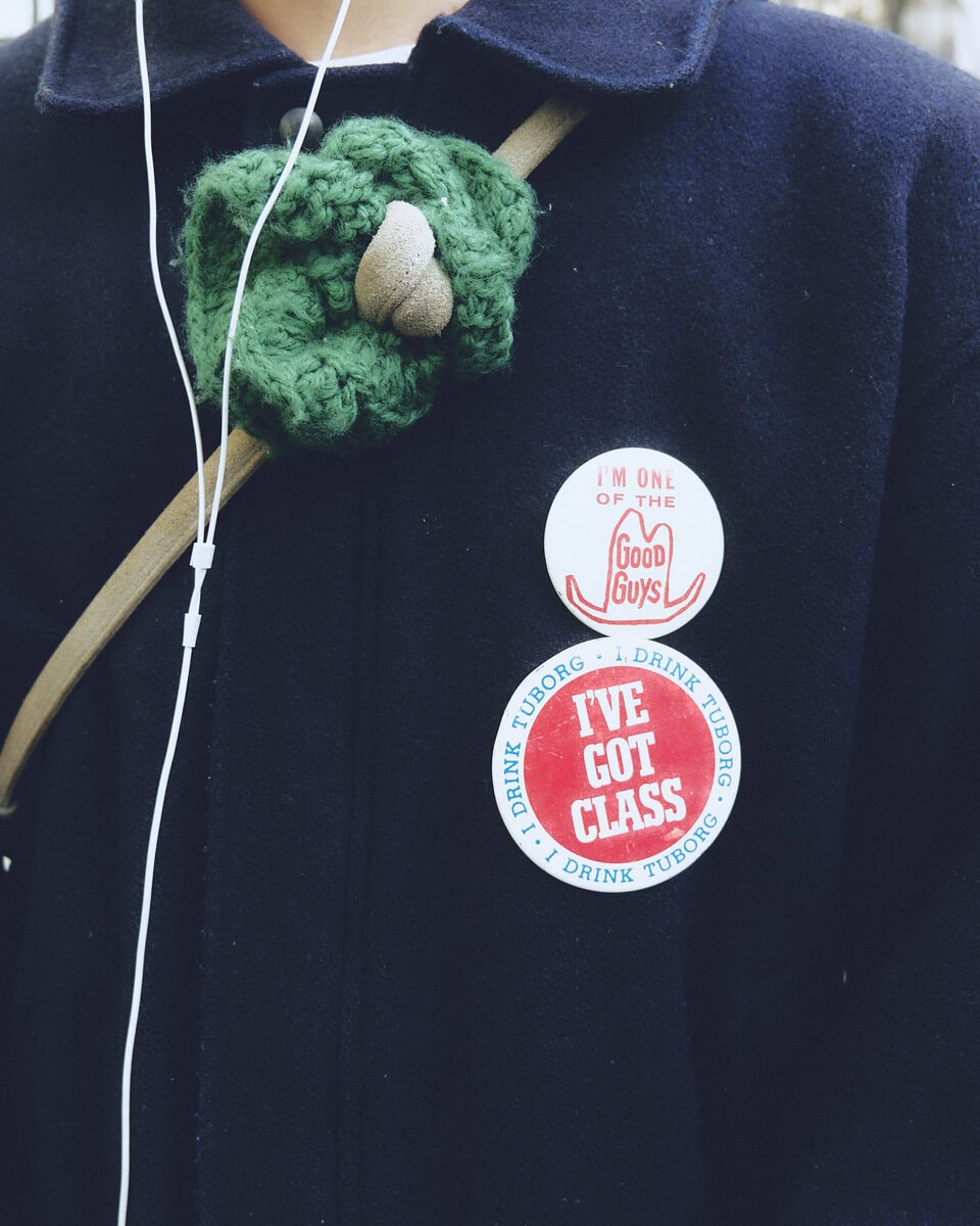 【スナップ】天気がいい日は明るいカラーを足元に入れるというライフハック