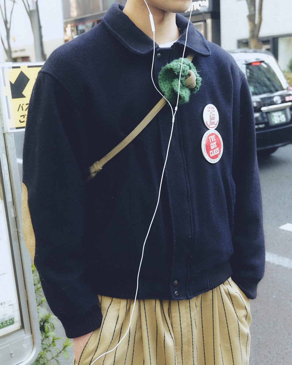 【スナップ】天気がいい日は明るいカラーを足元に入れるというライフハック