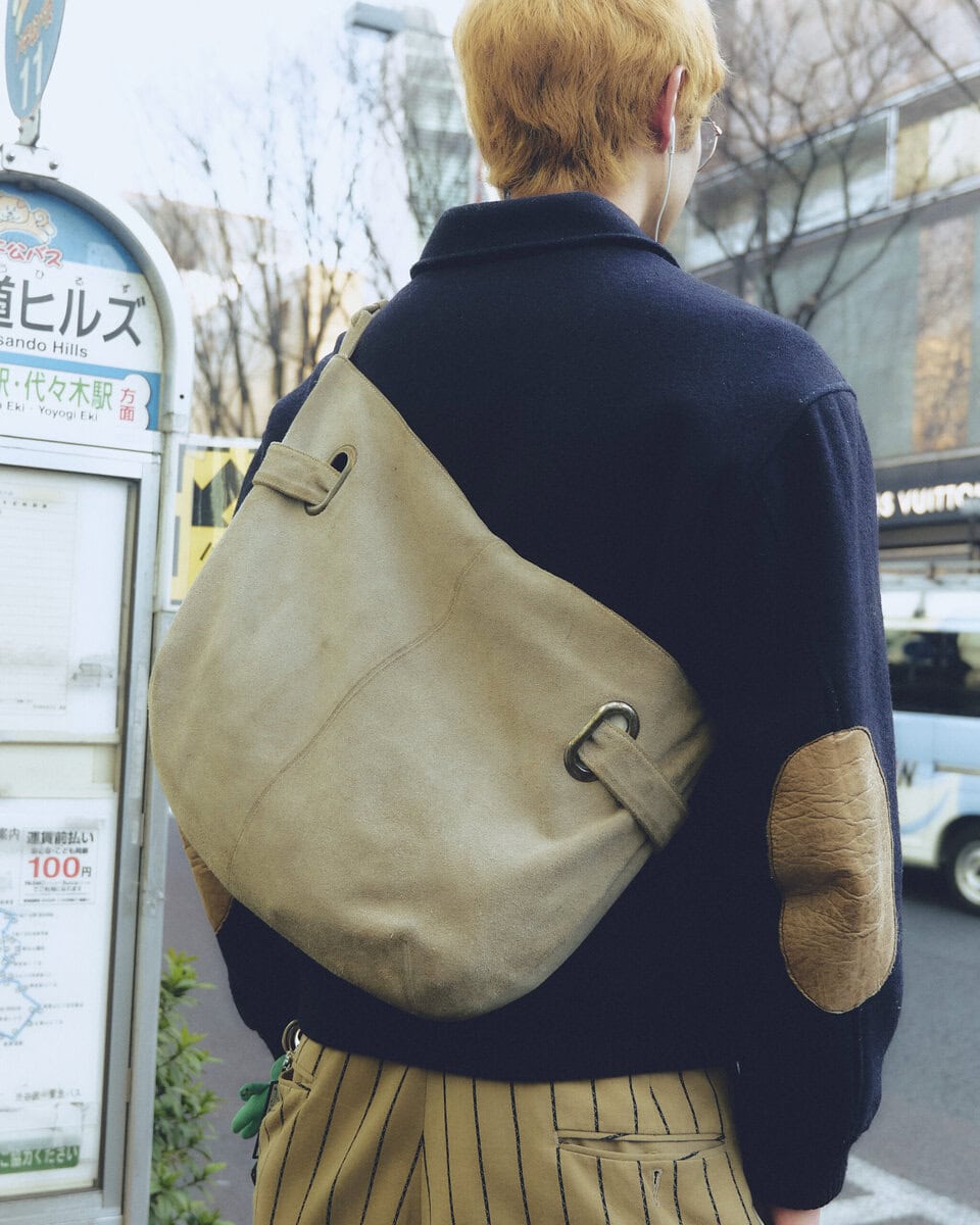 【スナップ】天気がいい日は明るいカラーを足元に入れるというライフハック