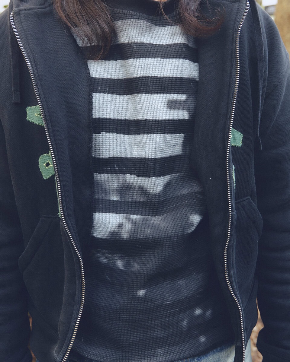 【スナップ】ブレインデッドのジップフーディ―とデニムパンツを「スタイリッシュに」