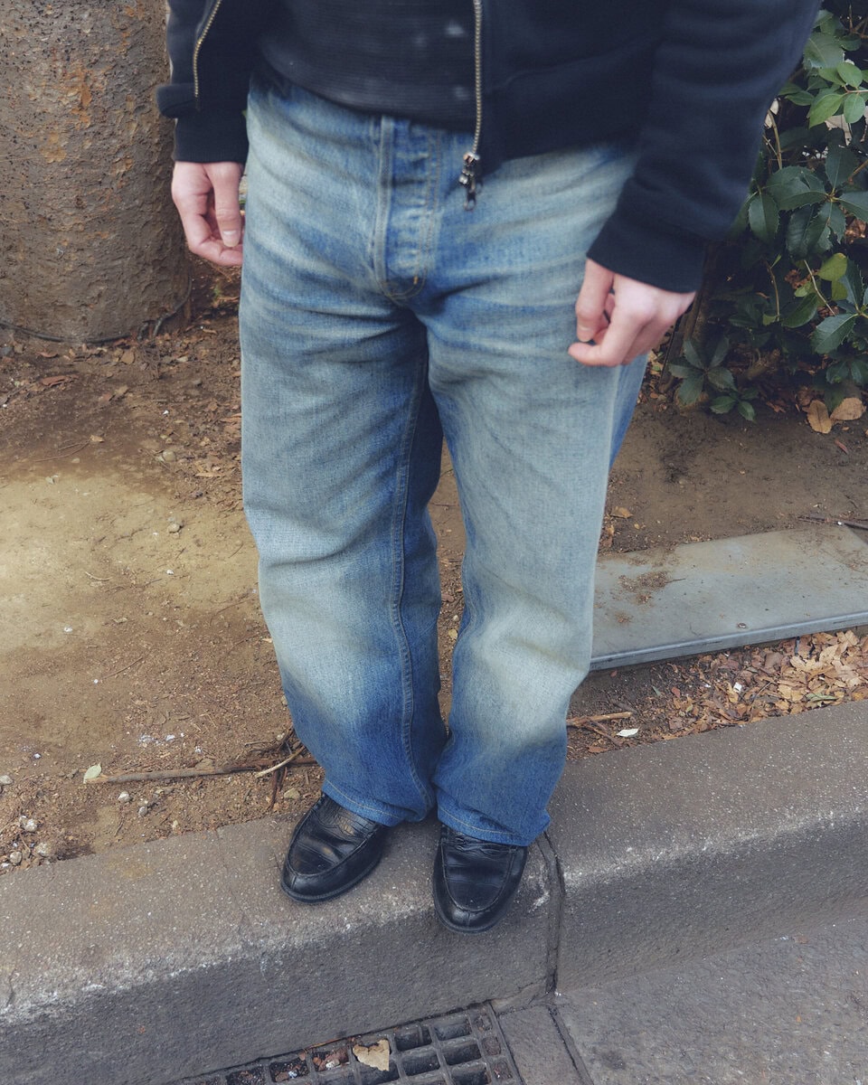 【スナップ】ブレインデッドのジップフーディ―とデニムパンツを「スタイリッシュに」