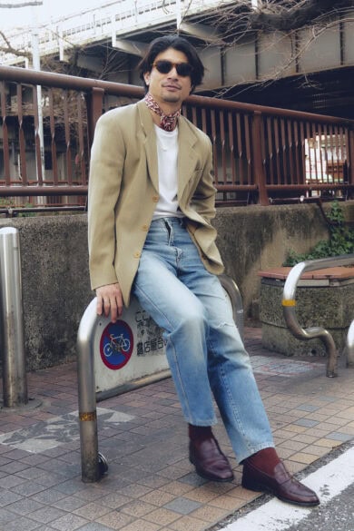 【スナップ】色を合わせたスカーフとシューズをベースにスタイリングを構築