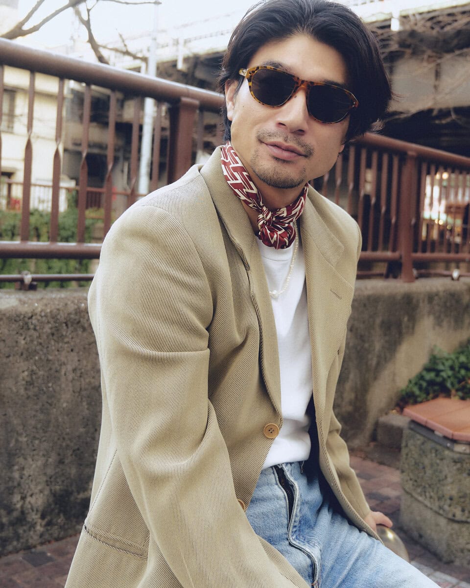 【スナップ】色を合わせたスカーフとシューズをベースにスタイリングを構築